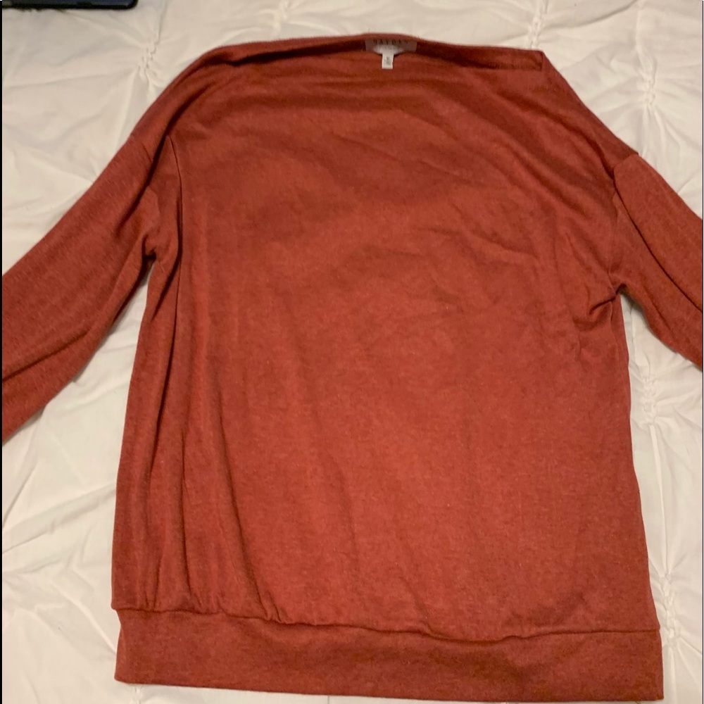 OFF SHOULDER THIN SWEATER